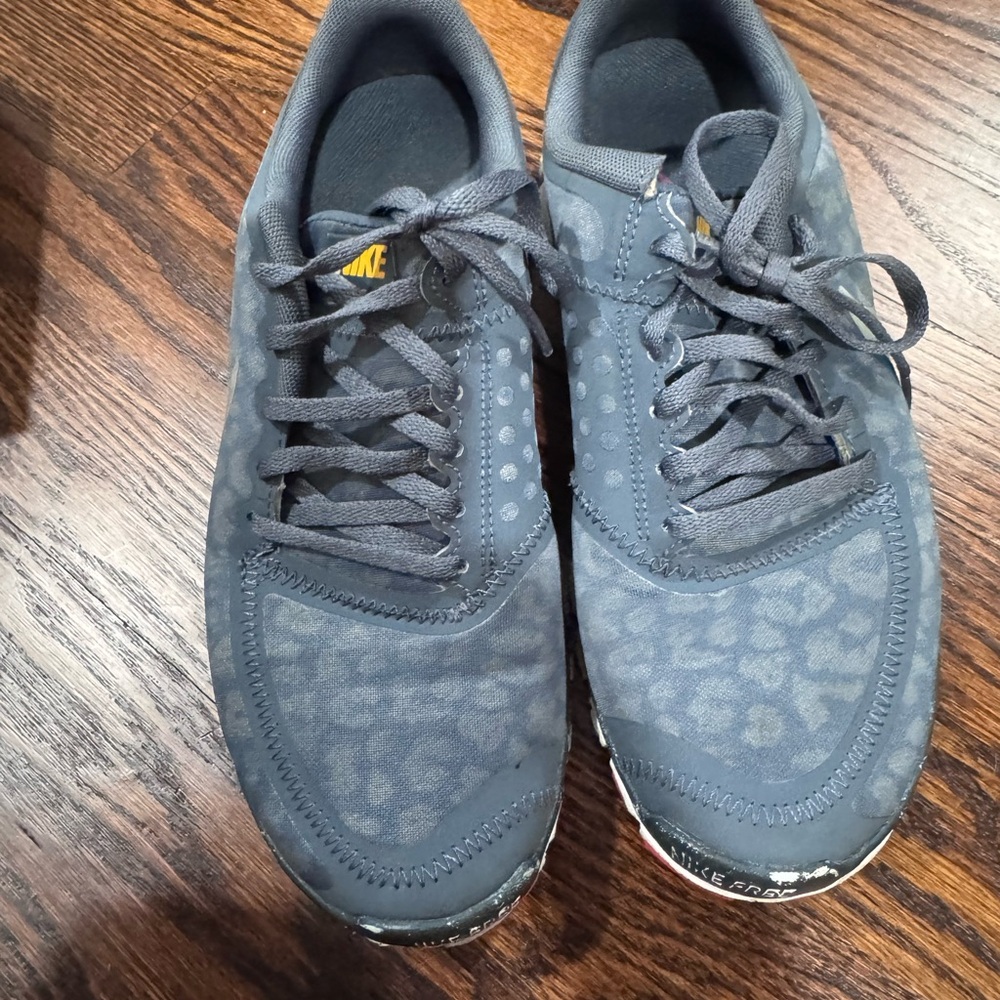 Nike Dark Gray Patterned Sneakers